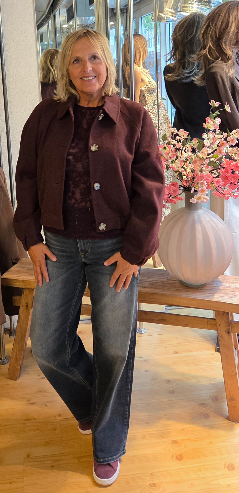Wide leg dark blue jeans