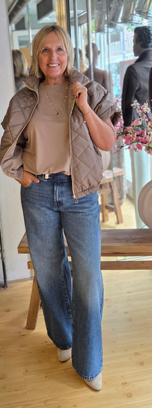 Jeans glow low