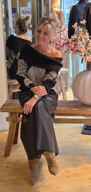 Trui off shoulder ruit bruin